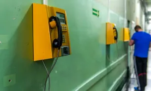 Czy można zadzwonić do więźnia?